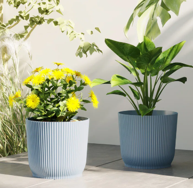 Set of 3 Plastic Planters – Stackable Indoor & Outdoor Plant Pots